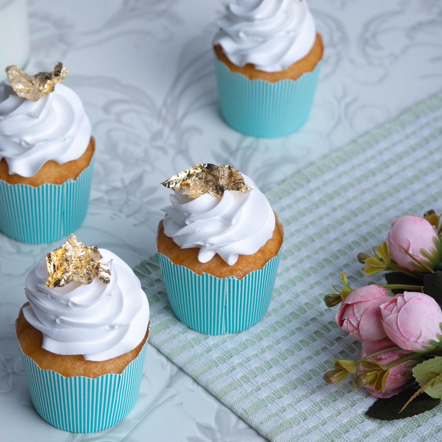 WHITE CHOCOLATE CUPCAKES