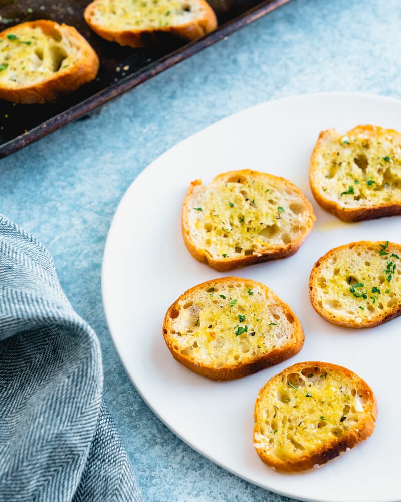 GARLIC BUTTER TOAST