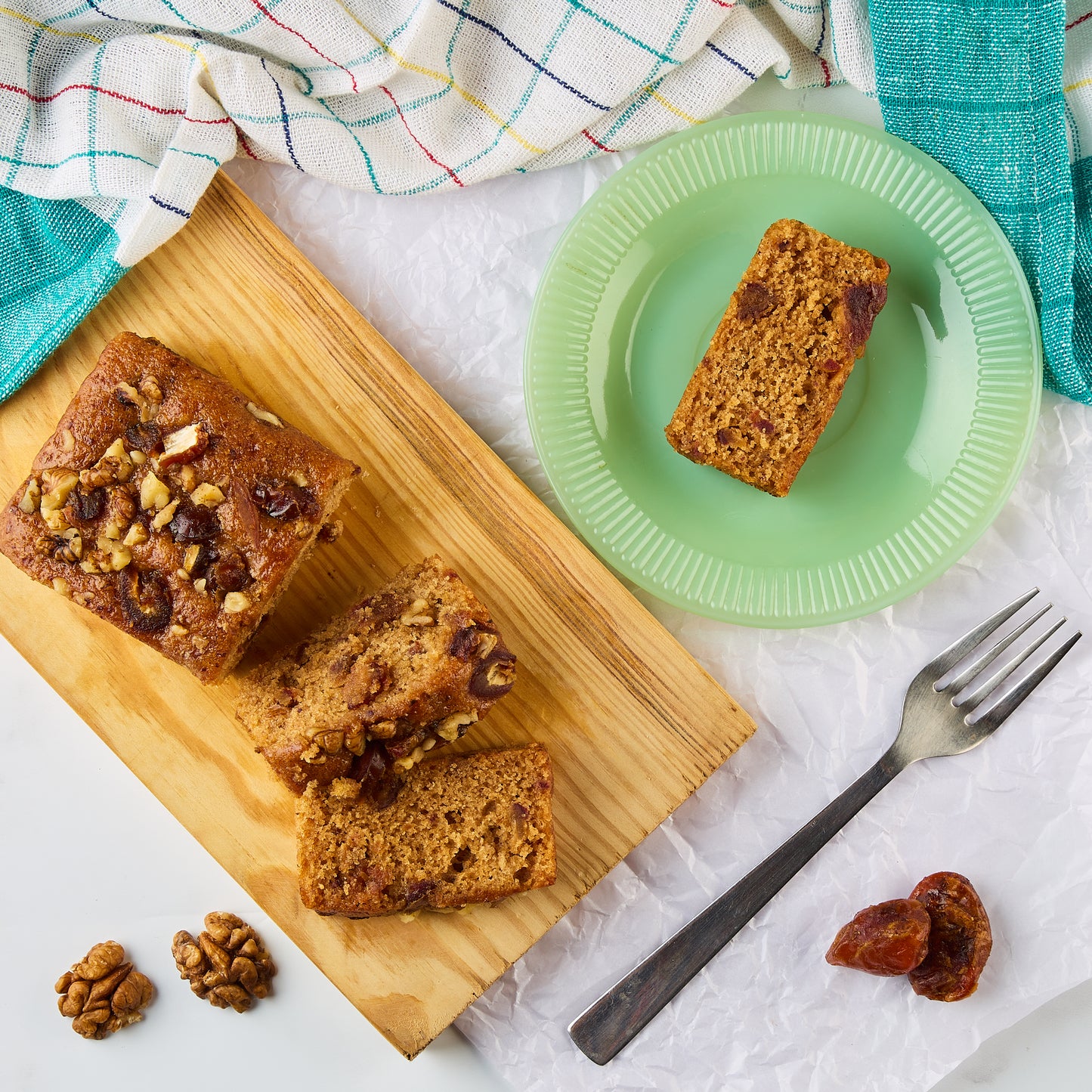 DATE & WALNUT TEA CAKE