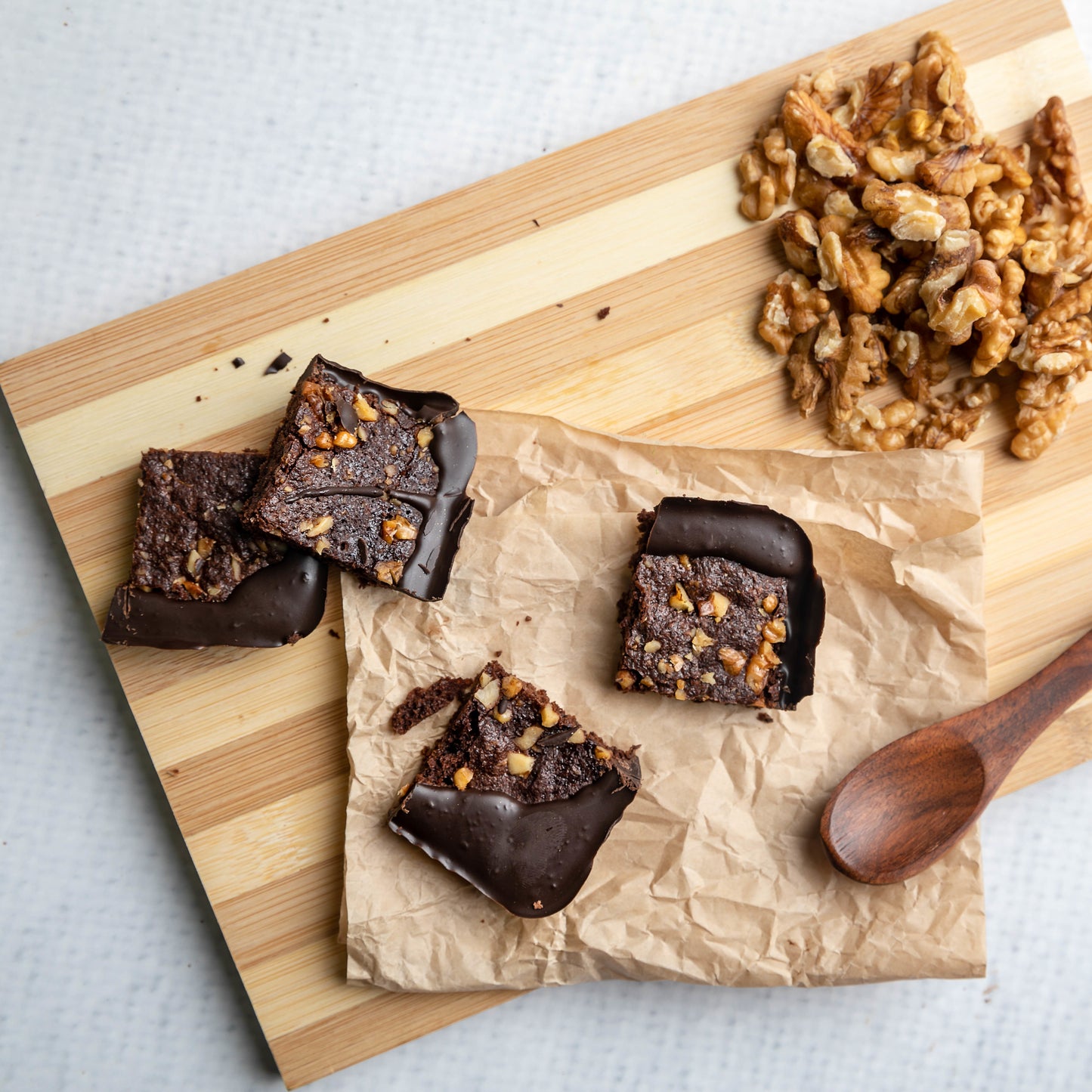 WALNUT BROWNIE