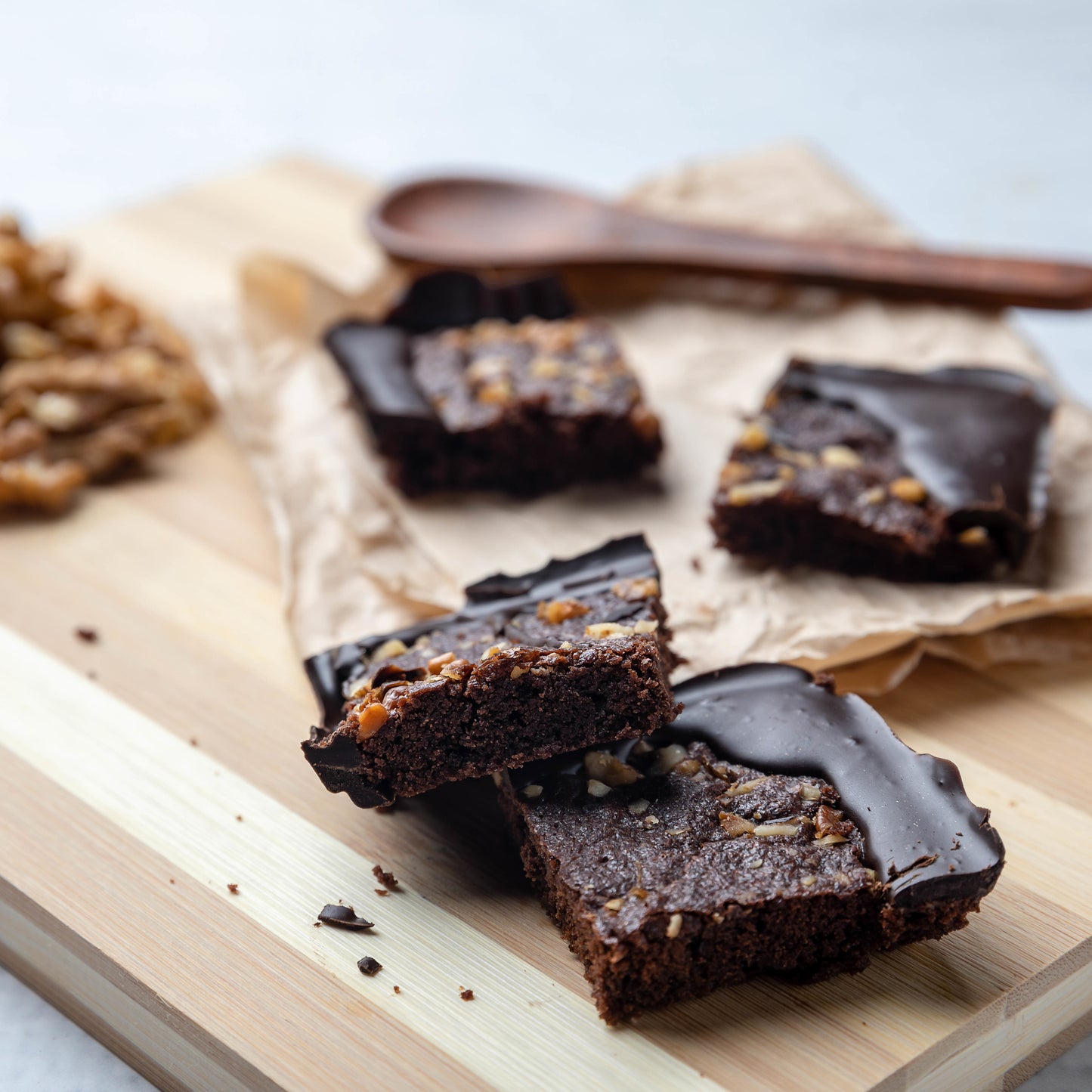 WALNUT BROWNIE